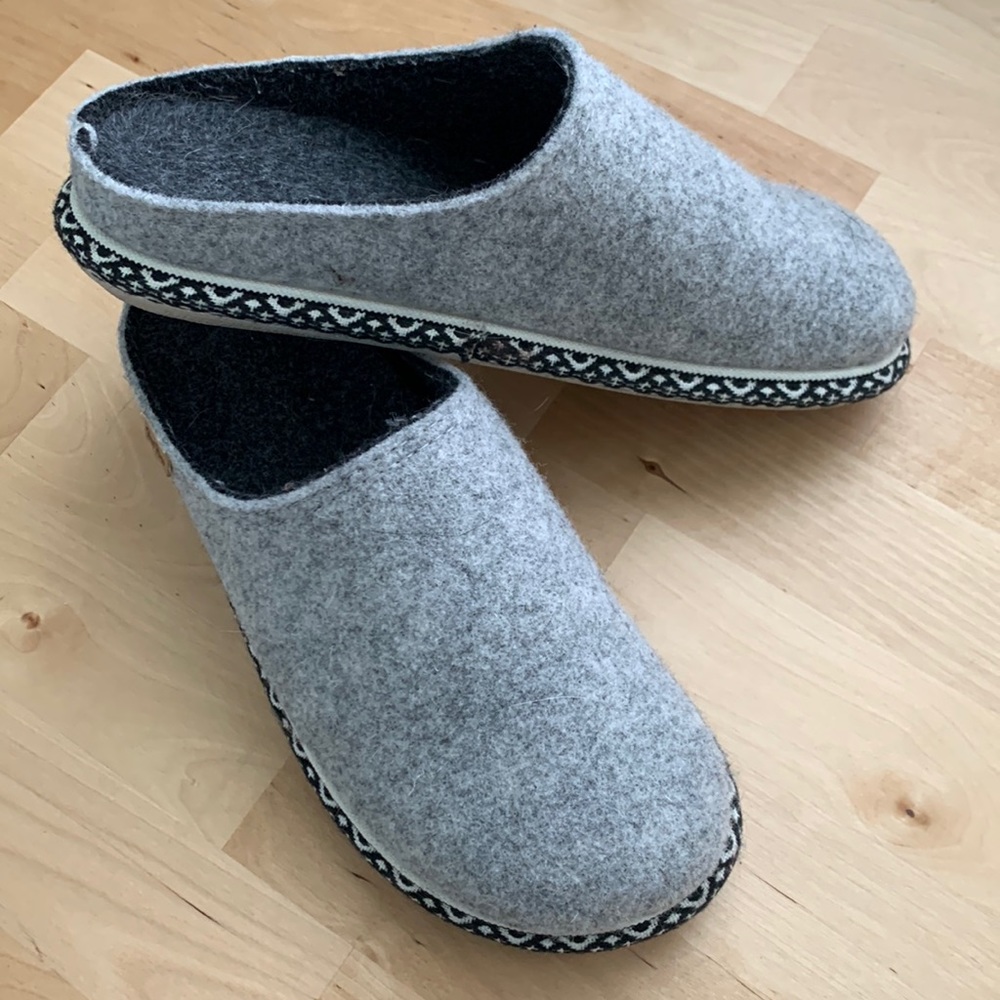 Toni Pons felted clogs size 39/8.5 Womens grey